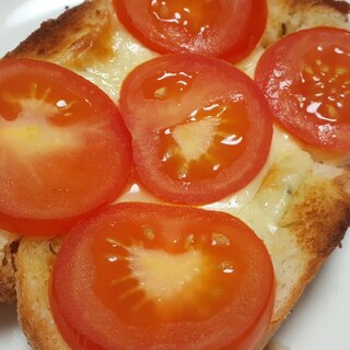 トマトとチーズのガーリックソフトオープンサンド♪